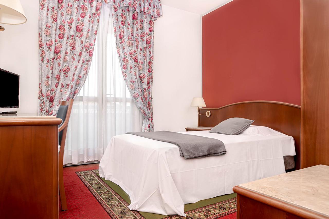 Hotel Poli Castelnovo di Sotto Экстерьер фото